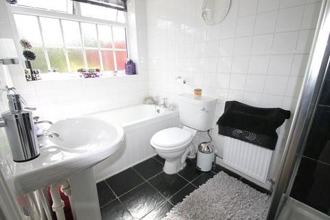 3 bedroom terraced house to rent, Northumberland Avenue, Hornchurch, Essex, RM11