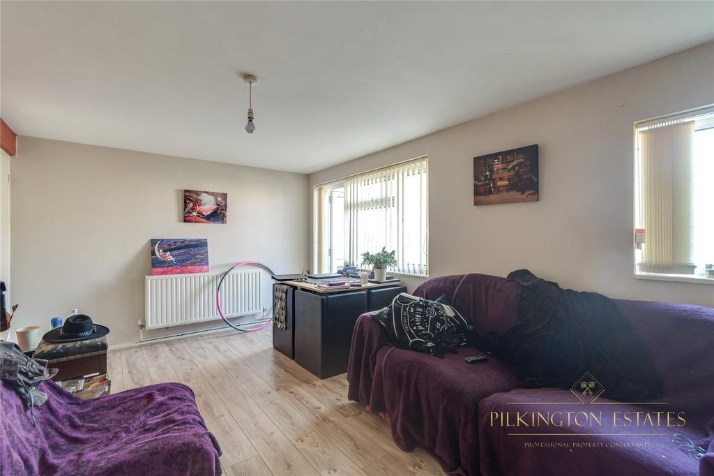 Cecil Street, Plymouth, PL1 2 bed apartment £100,000