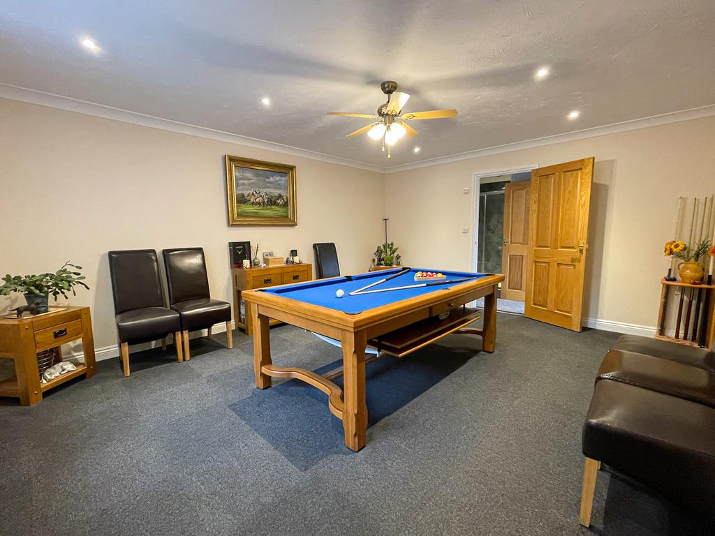 Dining Room/Bedroom 4