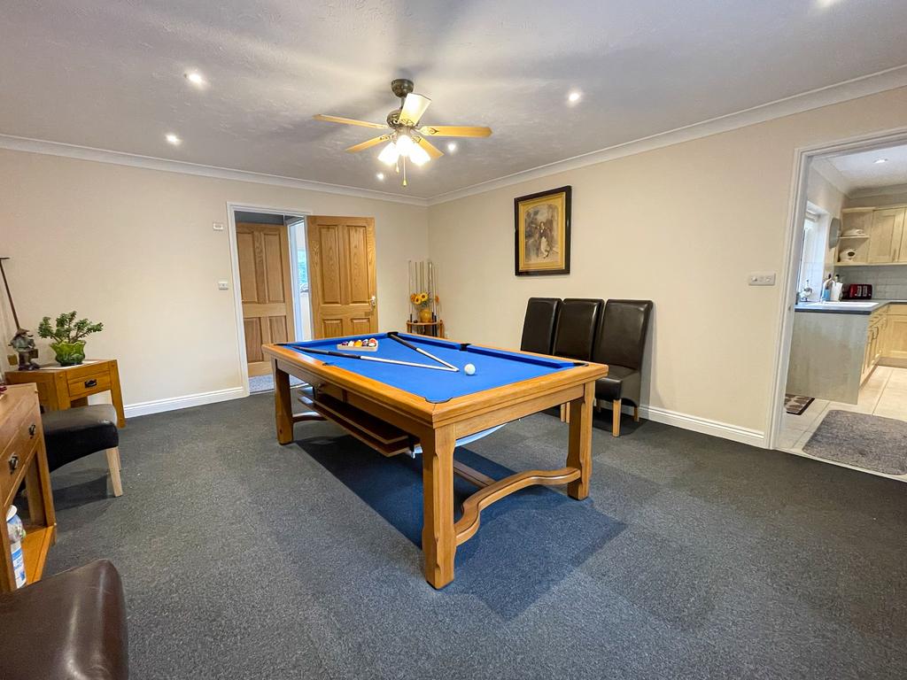 Dining Room/Bedroom 4