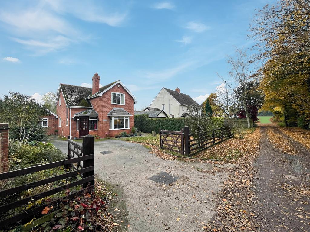 Conifer Walk, Kings Acre, Hereford 4 bed detached house £465,000