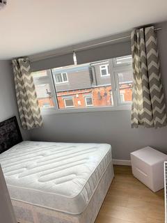 5 bedroom house to rent - Delph Mount, Leeds LS6