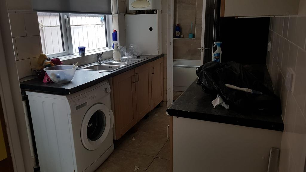 Malmesbury Road, Birmingham B10 3 bed terraced house £760 pcm (£175 pw)