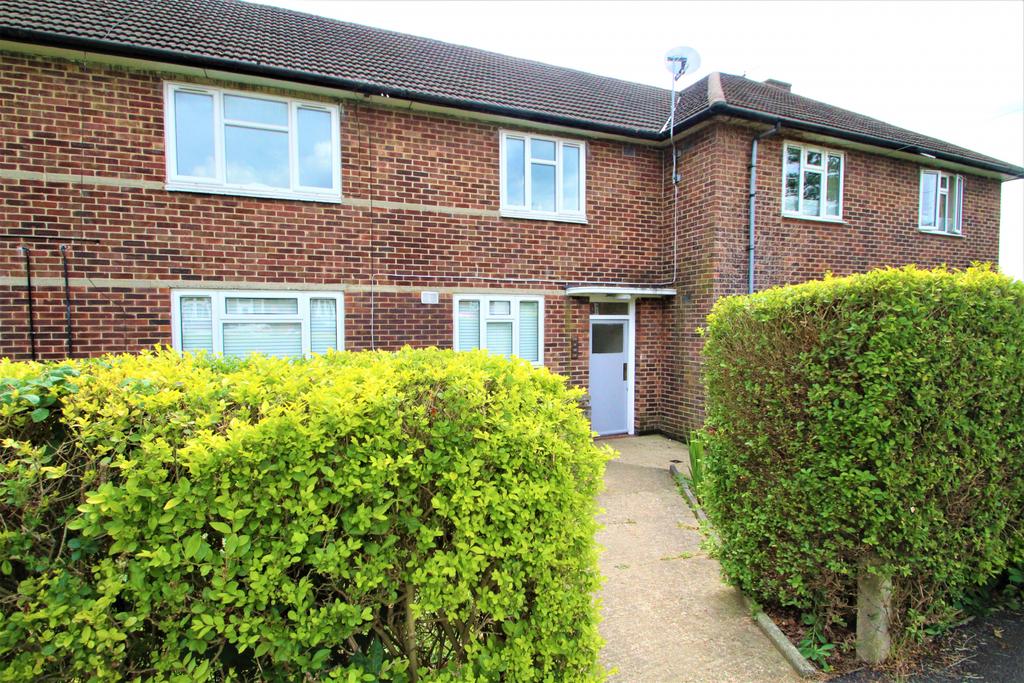 Burney Drive, Loughton, IG10 1 bed flat £950 pcm (£219 pw)