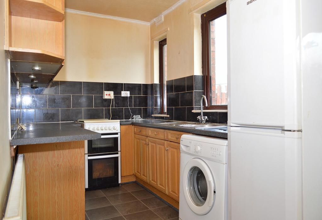 Limeside Road, Oldham, OL8 3LT. 2 bed end of terrace house £120,000