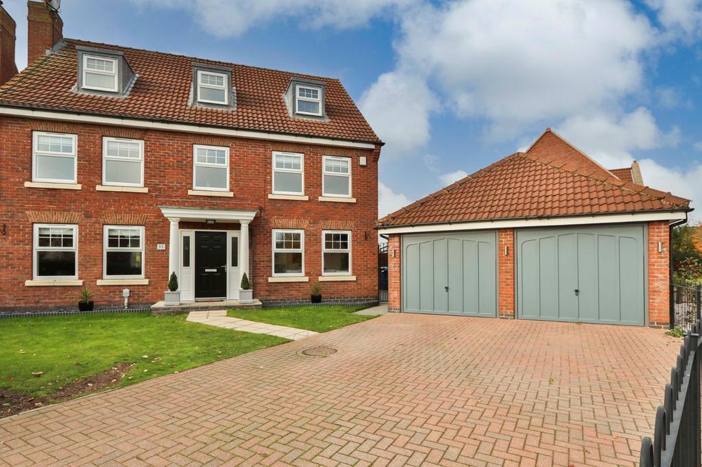 The Pines, Kingswood, Hull, HU7 5 bed detached house £430,000