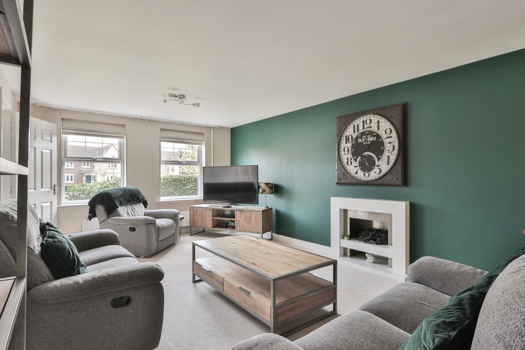 The Pines, Kingswood, Hull, HU7 5 bed detached house £430,000