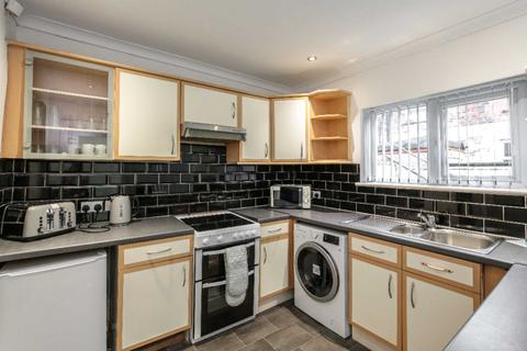 3 bedroom house share to rent - Albert Edward Road, Kensington