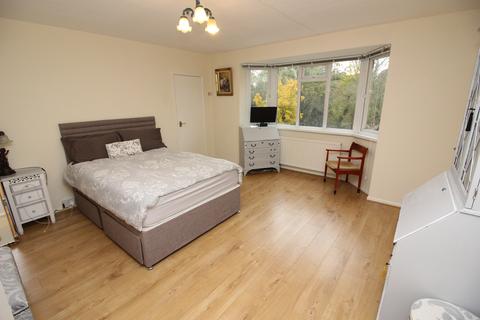 2 Cromwell Road, Worcester Park, KT4 7JP