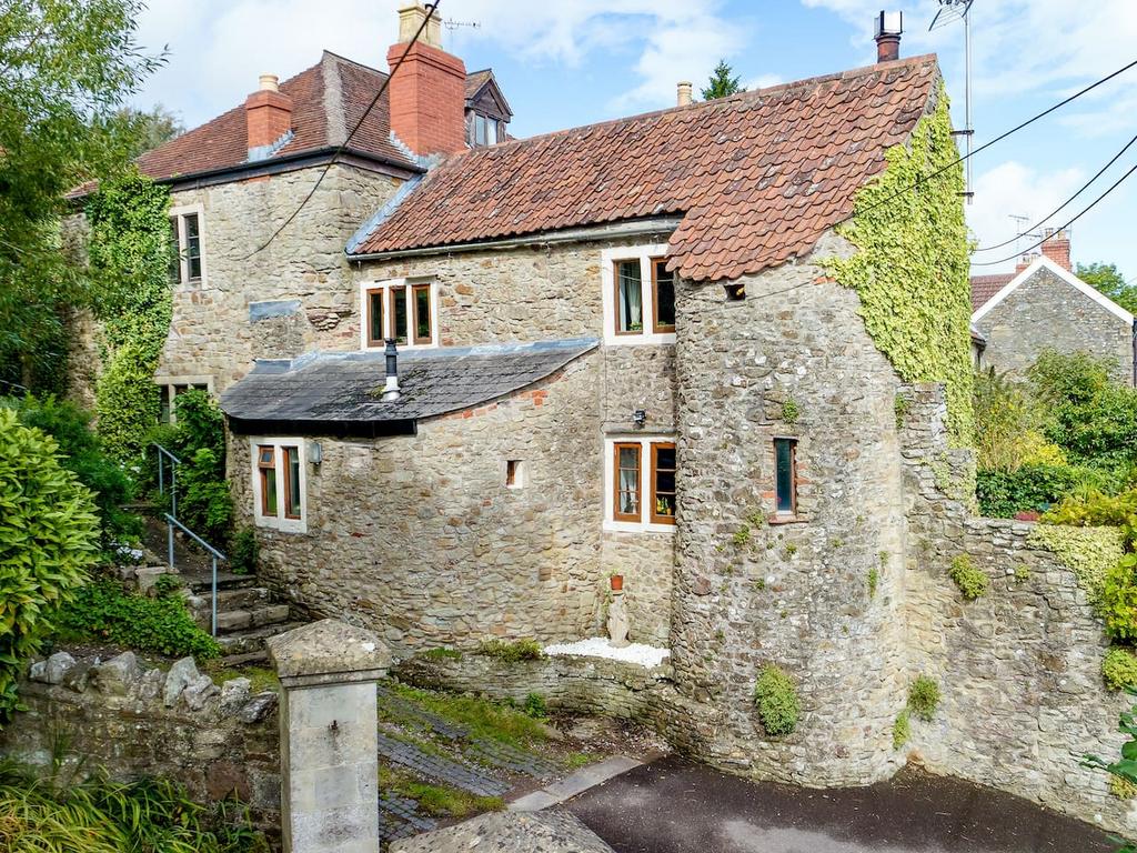 High Street, Coleford BA3 2 bed cottage to rent £875 pcm (£202 pw)