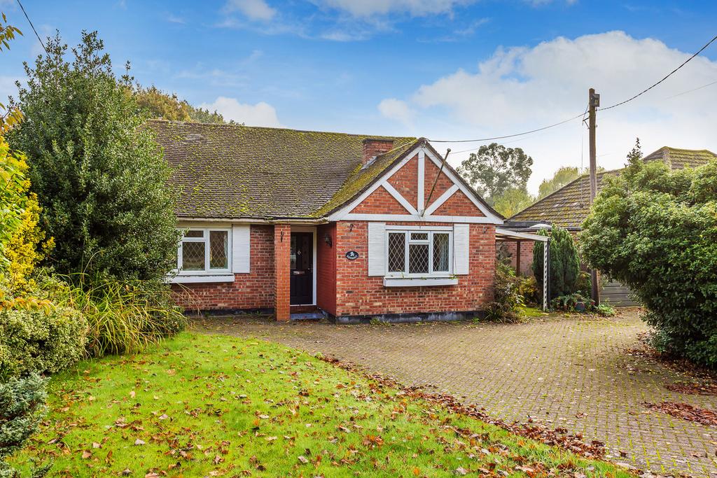 Mill Hill, Edenbridge, TN8 4 bed detached house £500,000