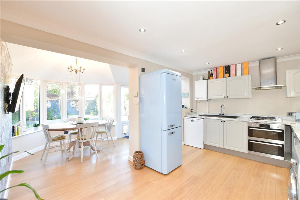 Rise, Uckfield, East Sussex 3 bed link detached house £450,000