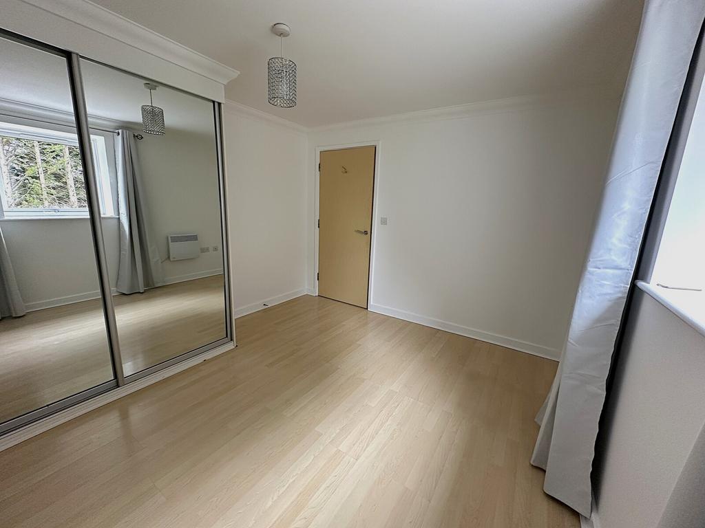 Bedroom Photo 1