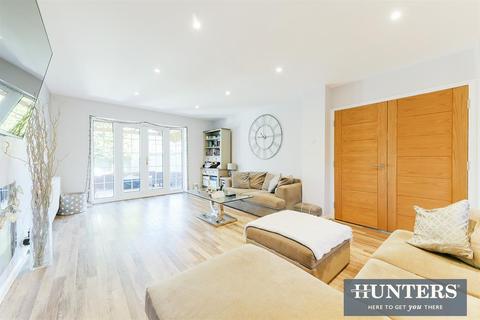 18 Ashley Drive, Banstead, SM7 2AG