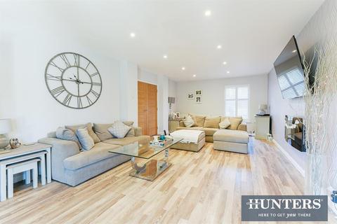 18 Ashley Drive, Banstead, SM7 2AG