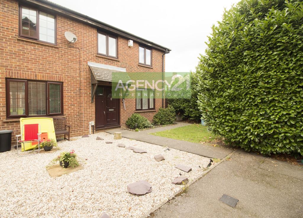Taunton Close, Ilford, IG6 3 bed house £1,700 pcm (£392 pw)