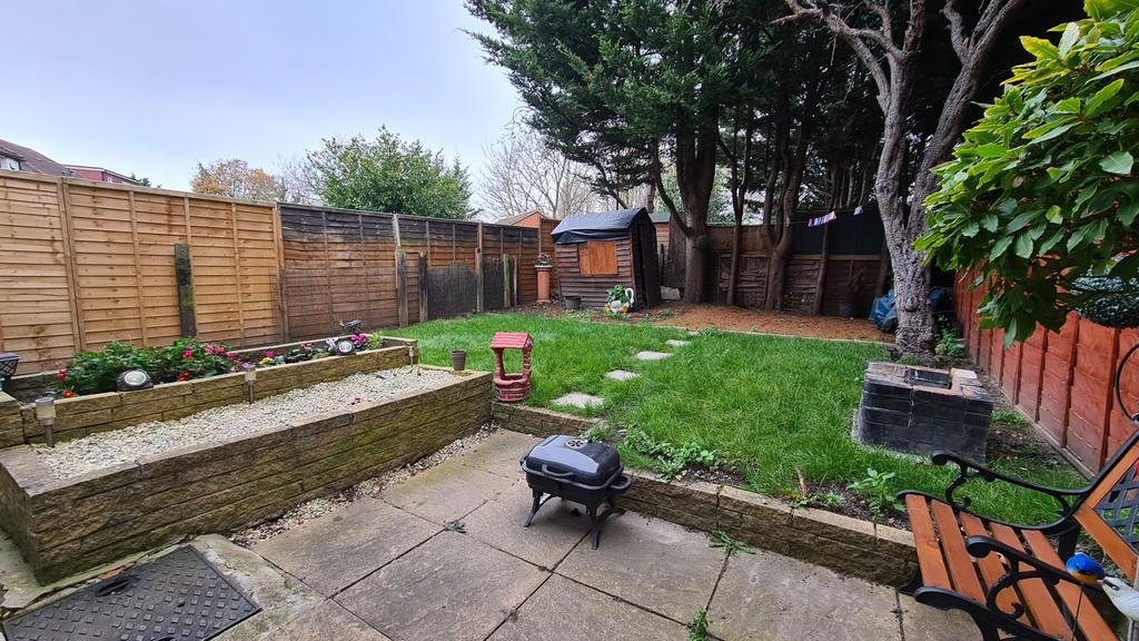 Maswell Park Road, Hounslow, TW3 2 bed £1,400 pcm (£323 pw)