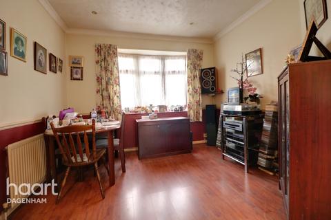 23 Comyns Road, Dagenham, RM9 6PB