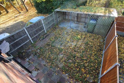 16 Walsham Close, London, SE28 8ND