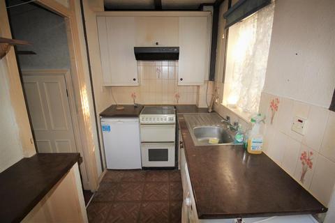 16 Walsham Close, London, SE28 8ND