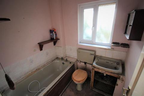 16 Walsham Close, London, SE28 8ND
