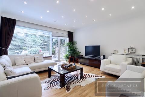 undefined, Hendon Avenue, Finchley central, London, N3