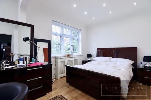undefined, Hendon Avenue, Finchley central, London, N3