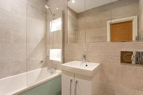 undefined, Finchley Road,  Hampstead,  NW3