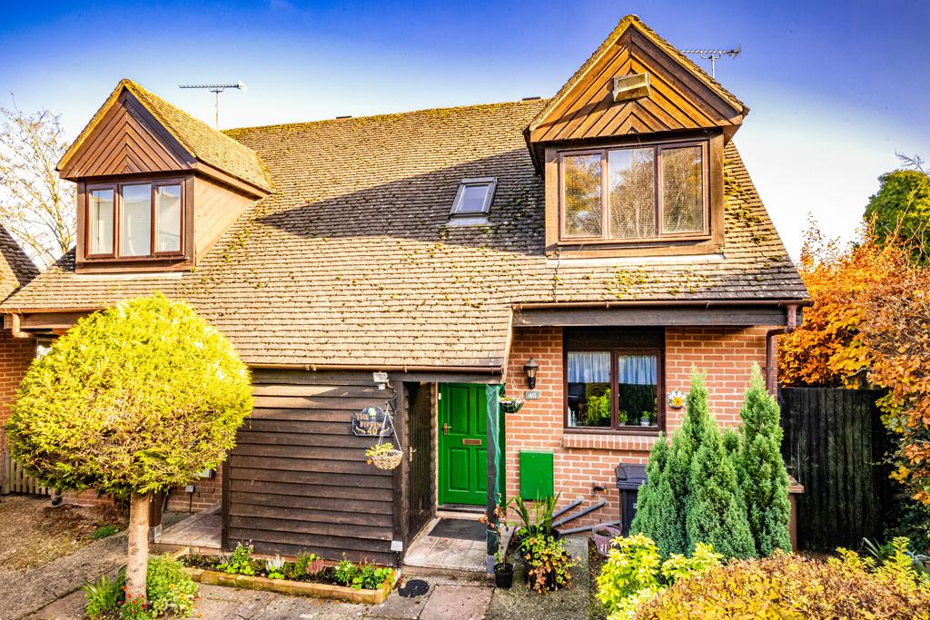 The Pippins, Goring on Thames, RG8 2 bed property for sale £379,950