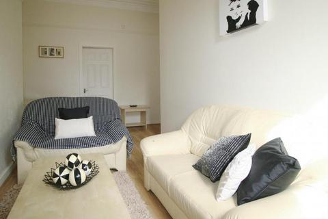 2 bedroom flat to rent, ASH GROVE, Leeds