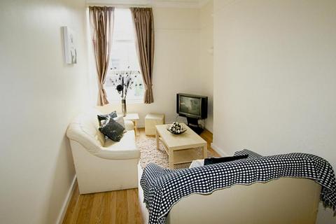 2 bedroom flat to rent, ASH GROVE, Leeds