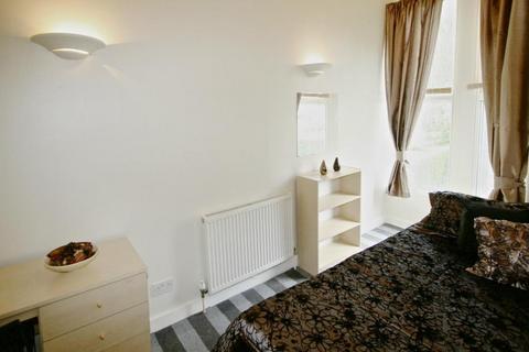 2 bedroom flat to rent, ASH GROVE, Leeds