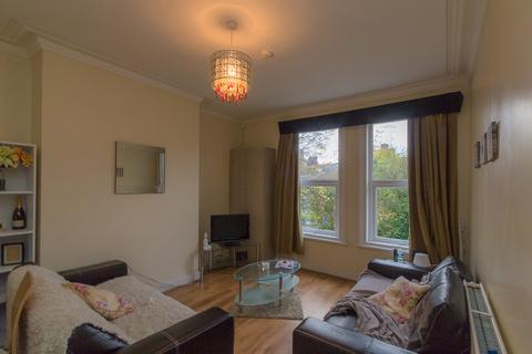 3 bedroom flat to rent, ASH GROVE, Leeds