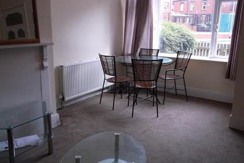 2 bedroom house to rent, HESSLE WALK, Leeds