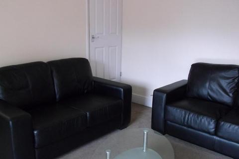 2 bedroom house to rent, HESSLE WALK, Leeds