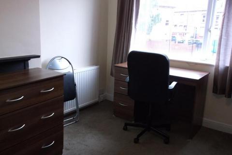 2 bedroom house to rent, HESSLE WALK, Leeds