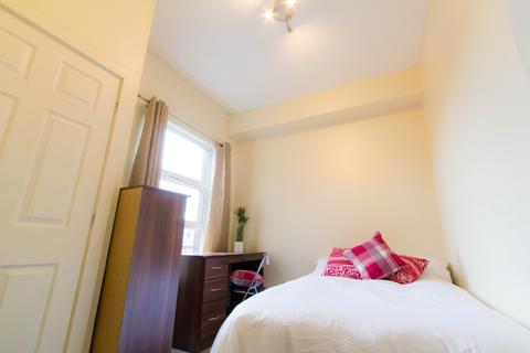5 bedroom flat to rent, HYDE PARK ROAD, Leeds