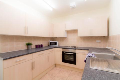 5 bedroom flat to rent, HYDE PARK ROAD, Leeds