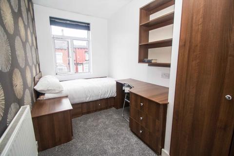 6 bedroom house to rent, KNOWLE ROAD, Leeds