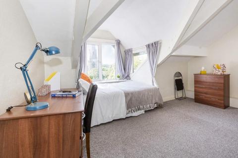 6 bedroom flat to rent, VINERY ROAD, Leeds