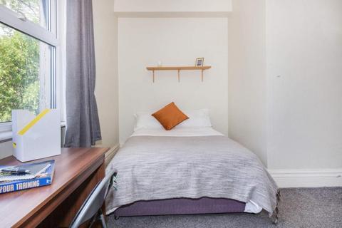 6 bedroom flat to rent, VINERY ROAD, Leeds