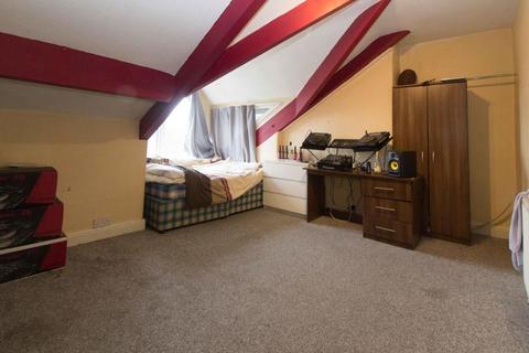 6 bedroom flat to rent - Burley Road, Leeds