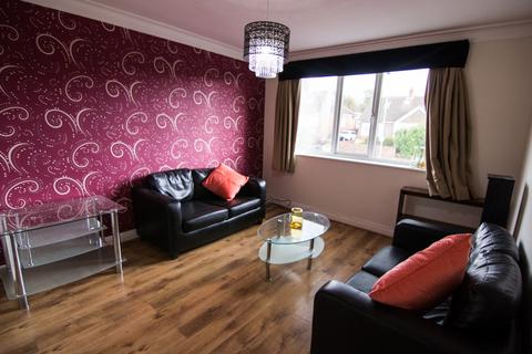 2 bedroom flat to rent, TINSHILL ROAD, Leeds