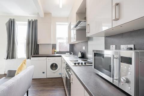 4 bedroom flat to rent, NORTH LANE, Leeds