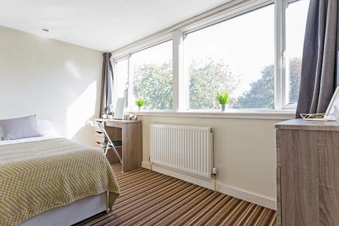2 bedroom flat to rent, WOOD LANE, Leeds