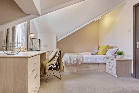 4 bedroom flat to rent, NORTH LANE, Leeds