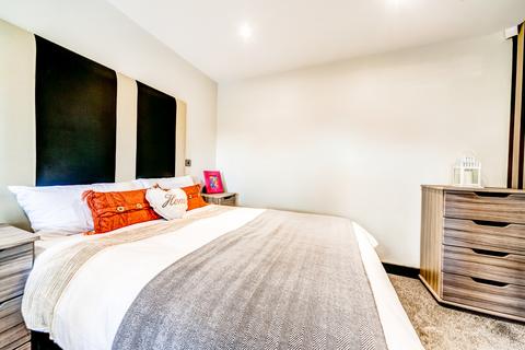 5 bedroom house to rent, St. Anns Close, Leeds