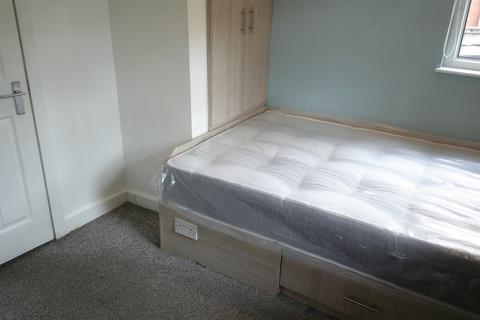 5 bedroom house to rent, LANGDALE AVENUE, Leeds