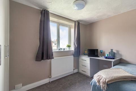 5 bedroom house to rent, LANGDALE AVENUE, Leeds