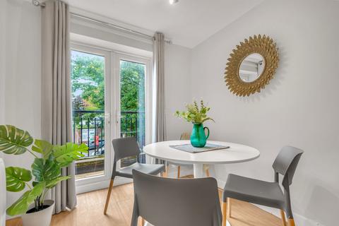 3 bedroom flat to rent, SHIRE OAK STREET, Leeds